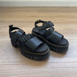 Brand new never worn Dr Martens chunky sandals 8.5